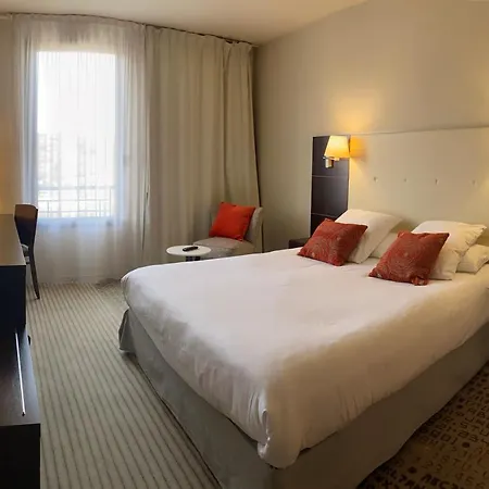 Mercure La Duranne Gare Tgv Отель