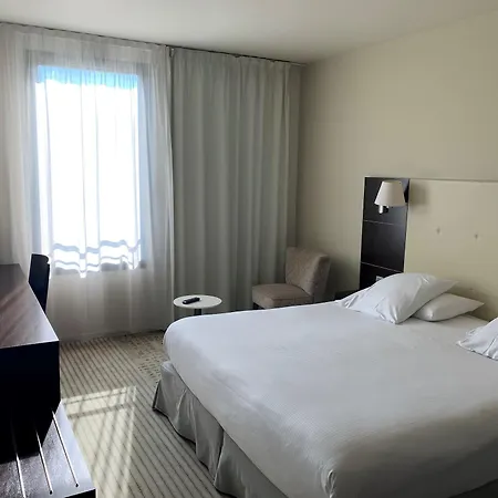 Mercure La Duranne Gare Tgv Отель