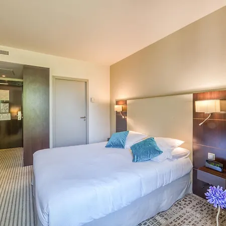 Mercure La Duranne Gare Tgv Отель