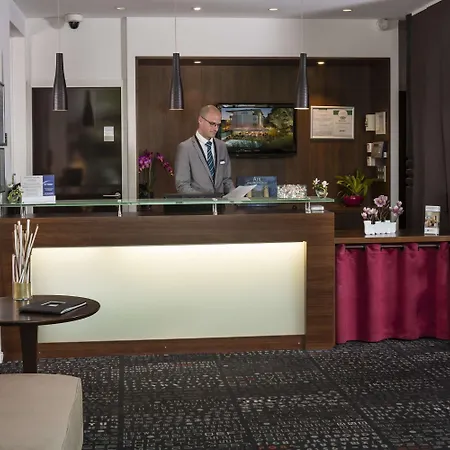 Отель Mercure La Duranne Gare Tgv 4*