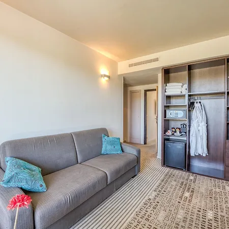 Mercure La Duranne Gare Tgv Отель Экс-ан-Прованс