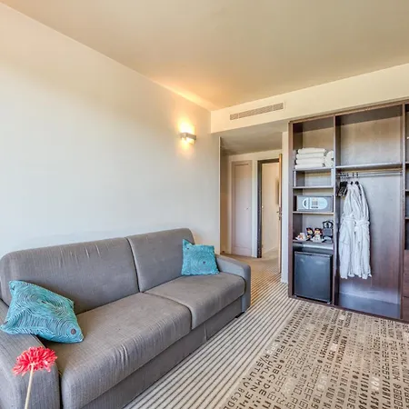 Mercure La Duranne Gare Tgv Отель 4*