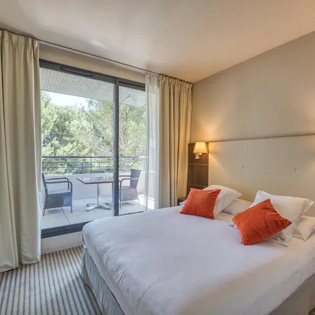 Отель Mercure La Duranne Gare Tgv 4*